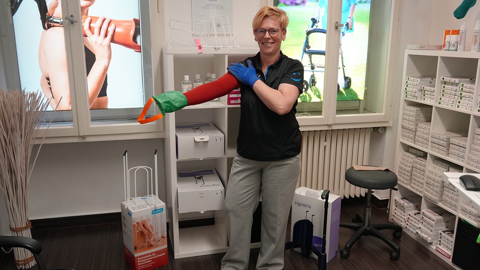 Mehr Lebensqualität durch richtige Technik: Vitalzentrum erklärt das richtige Anlegen von Kompressionsstrümpfen