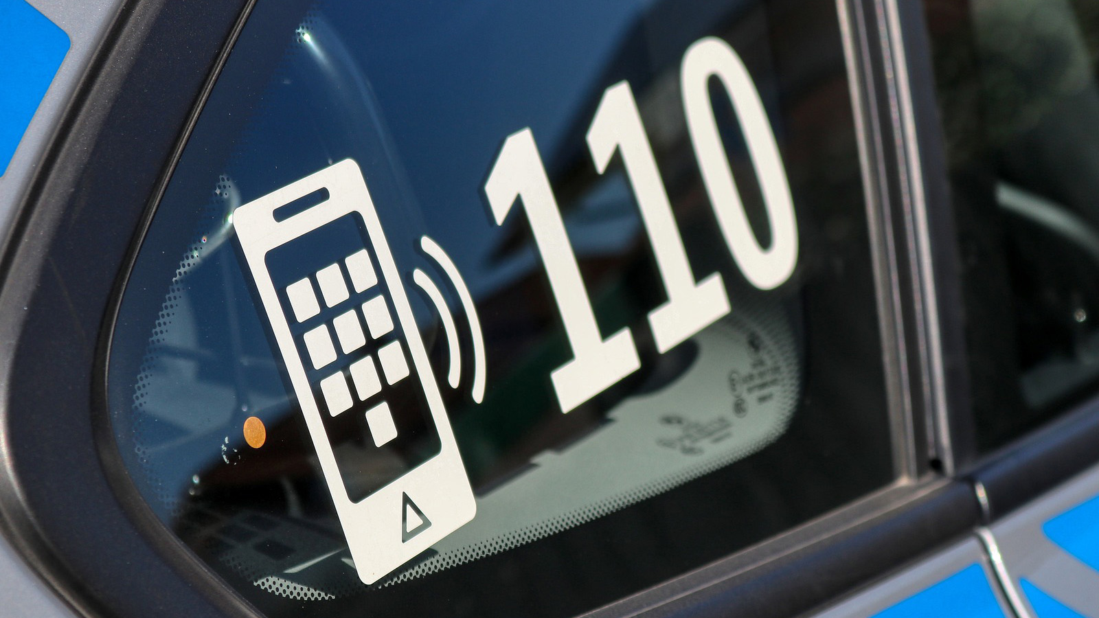 Nach Auffahrunfall sucht die Polizei Zeugen